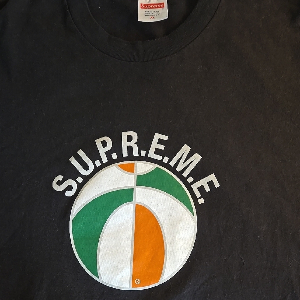 Black SUPREME Graphic T-Shirt - Picture 6 of 7